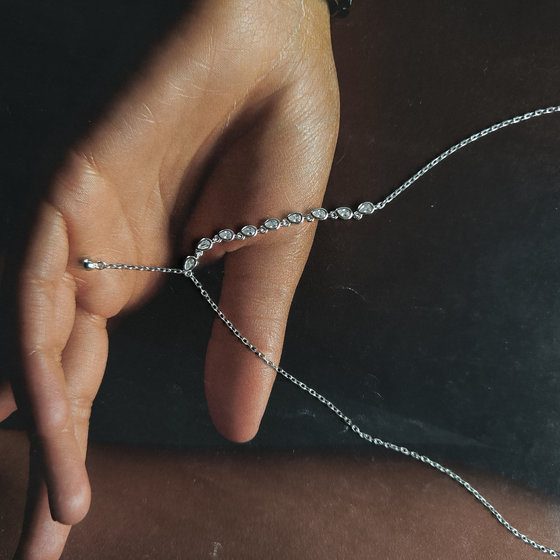 Silver necklace with cubic zirconia
