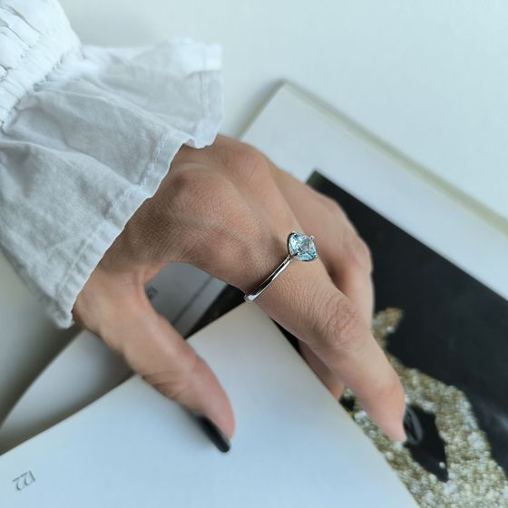 Серебряное кольцо с топазом 2.219ct