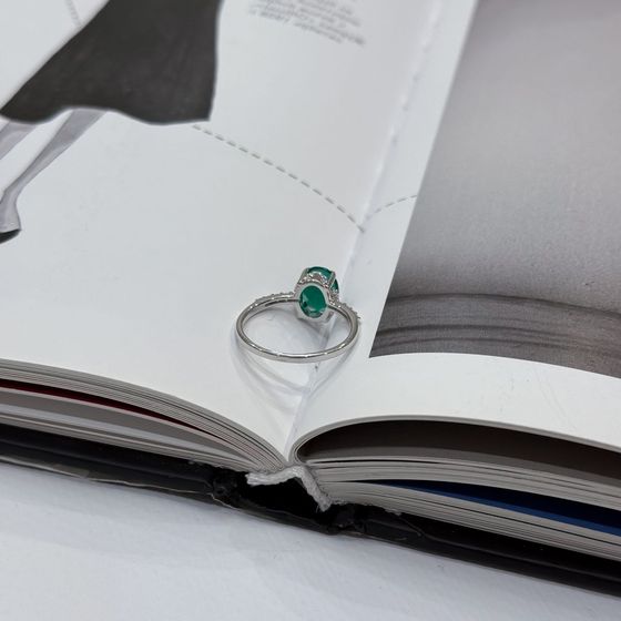 Silver ring with a 1.82-carat agate
