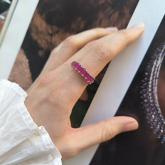 Silver ring with a 3.552ct ruby