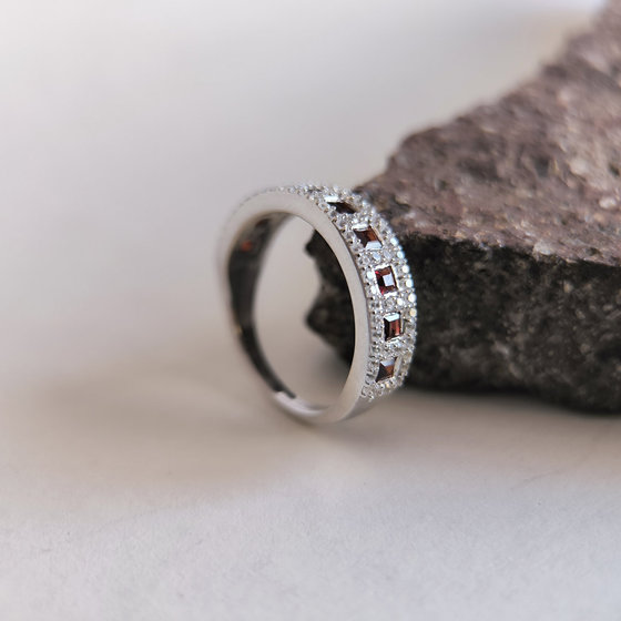 Silver ring with garnet 1.503ct