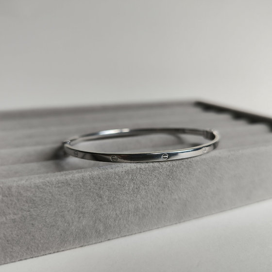 Silver bracelet without stones
