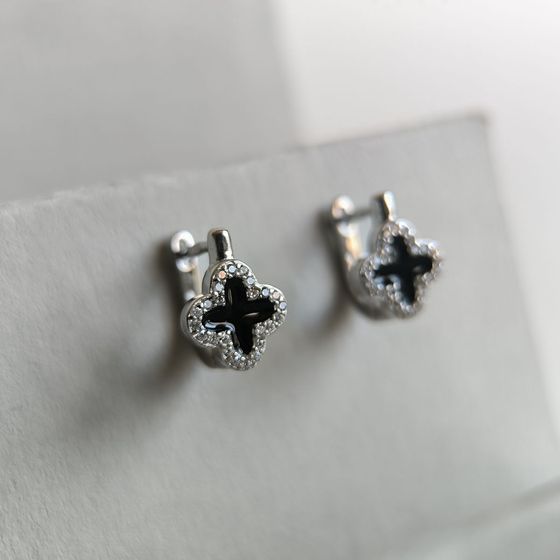 Silver earrings with yemallu