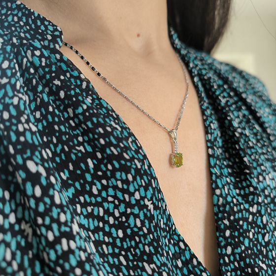 Silver pendant with a 1.755-carat chrysolite
