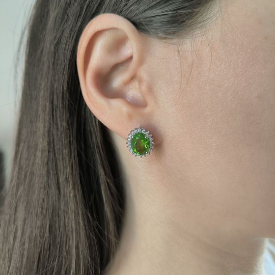Silver earrings with chrysolite