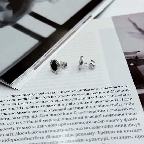 Silver earrings with onyx