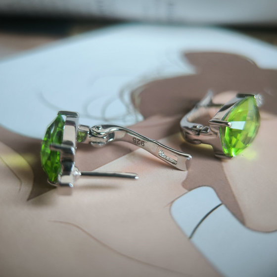 Silver Earrings with a 6.28-carat Chrysolite