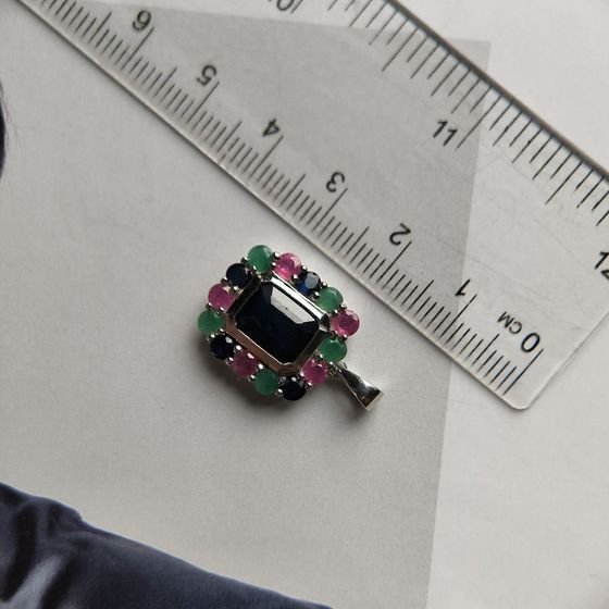 Срібна підвіска з сапфіром 0.882ct, смарагдом, рубіном