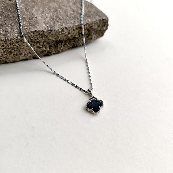 Silver pendant with onyx
