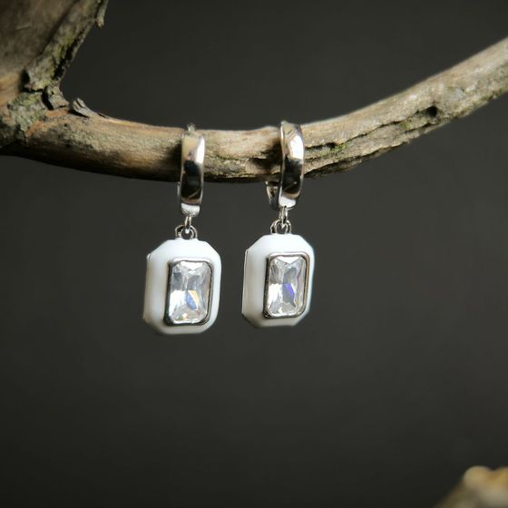 Silver earrings with phianites, semallu