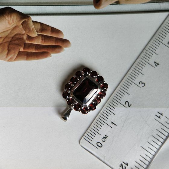 Срібна підвіска з гранатом 4.575ct