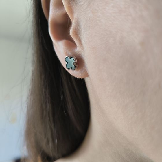 Silver earrings with malachite
