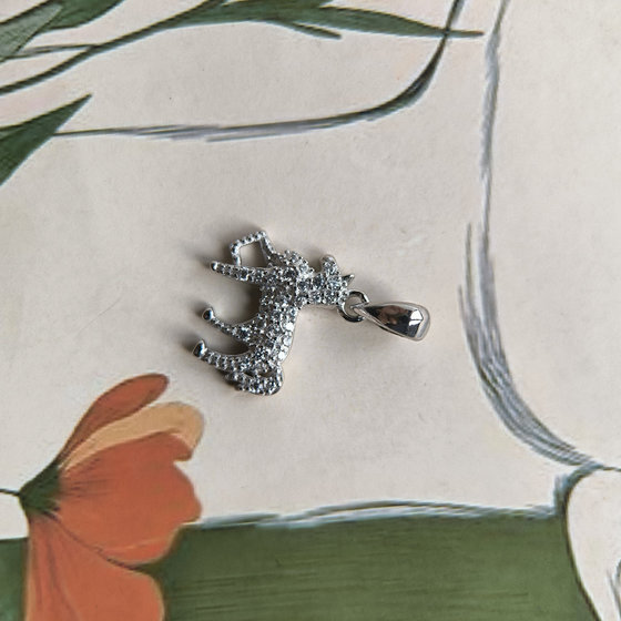 Silver pendant with cubic zirconia