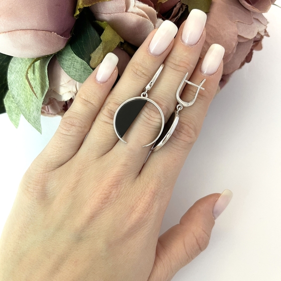Silver earrings with onyx