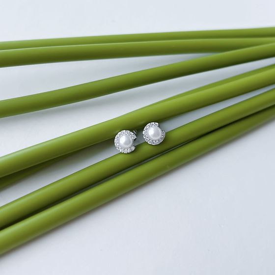 Silver earrings with pearls, fianites