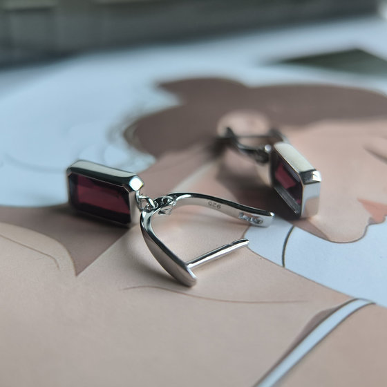 Silver Earrings with Nano Garnet 3.609ct
