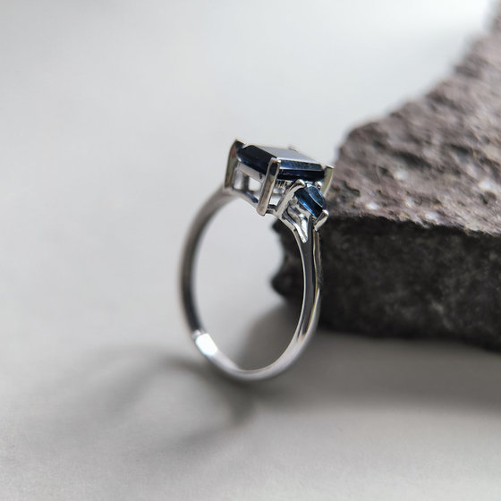 Silver ring with sapphire nano 1.547ct