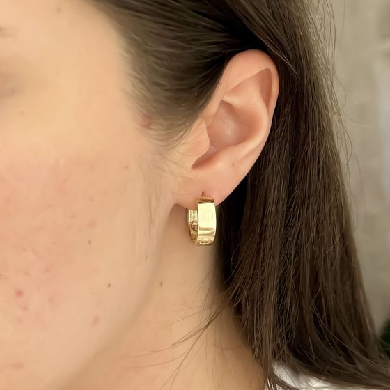 Gold earrings without stones