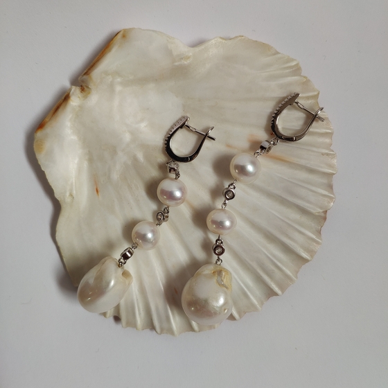 Silver earrings with baroque pearls