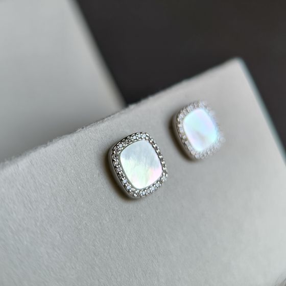 Silver earrings with mother-of-pearl