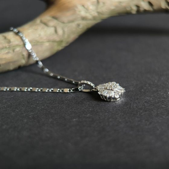 Silver pendant with phianites