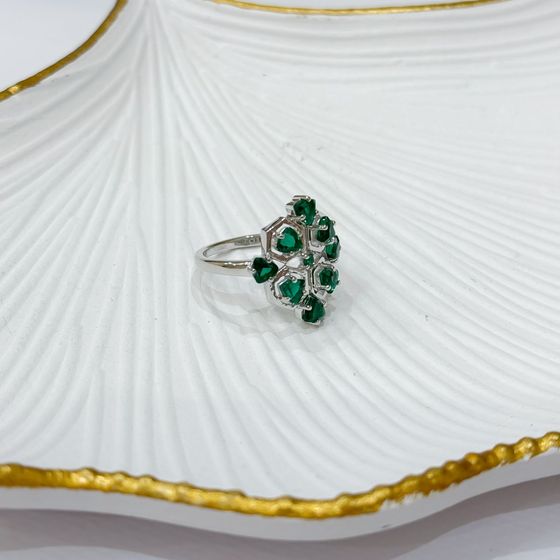 Silver ring with a 1.725-carat emerald