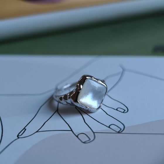 Silver ring with mother-of-pearl
