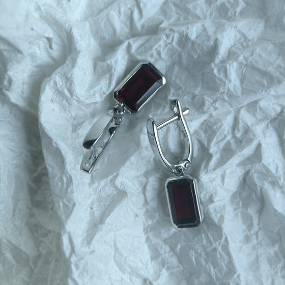 Silver Earrings with Nano Garnet 3.609ct