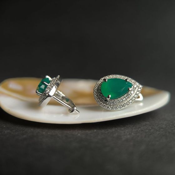 Silver earrings with agate