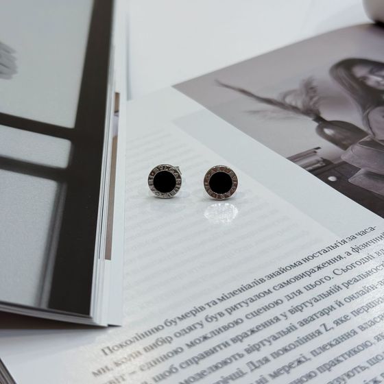 Silver earrings with onyx