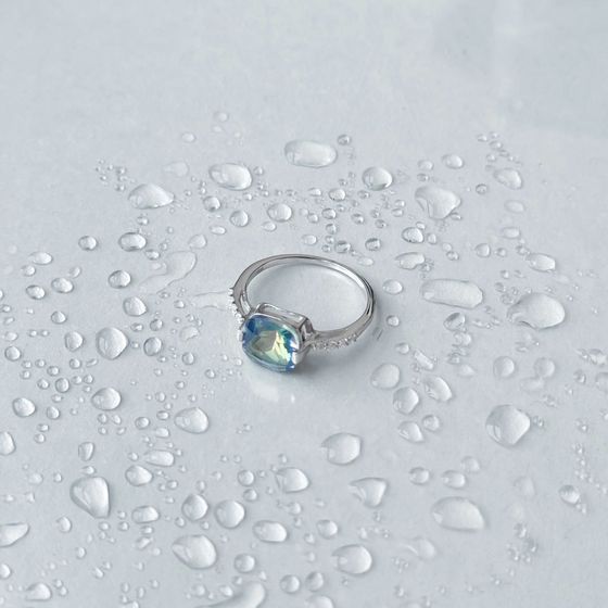 Silver ring with a 5.435-carat mystic topaz