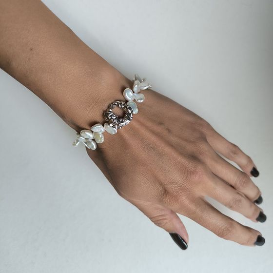 Silver bracelet with baroque pearls