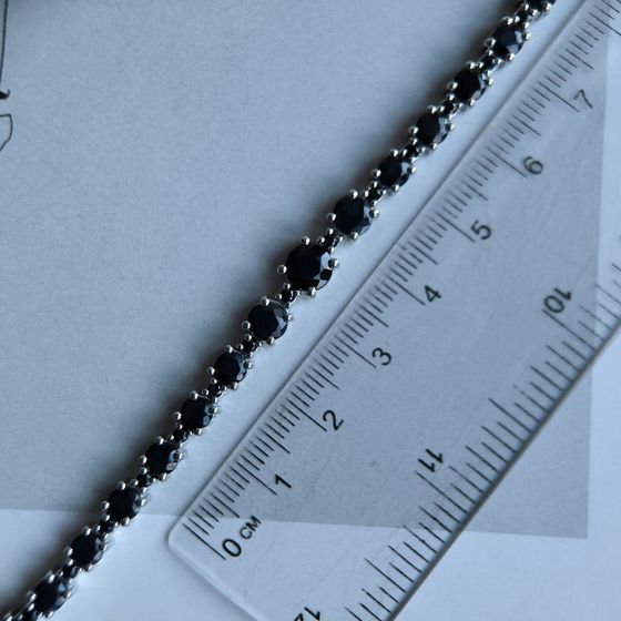 Silver bracelet with a 9.632-carat sapphire