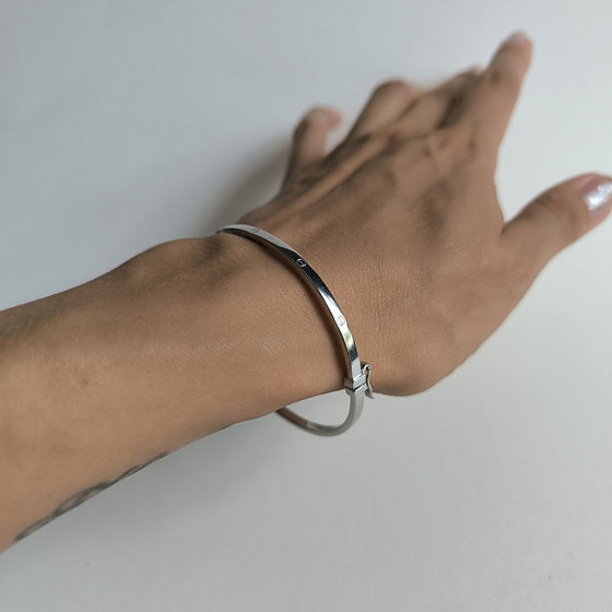 Silver bracelet without stones