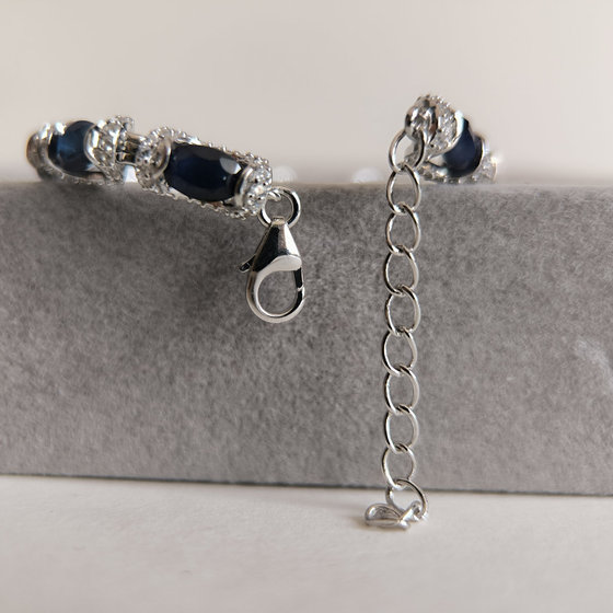 Silver bracelet with 12.81ct sapphire