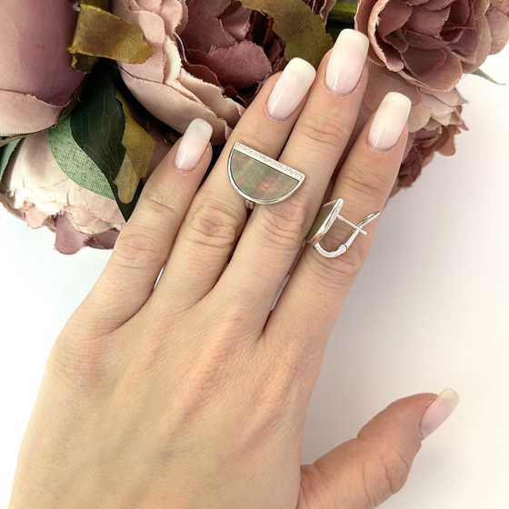 Silver earrings with mother-of-pearl