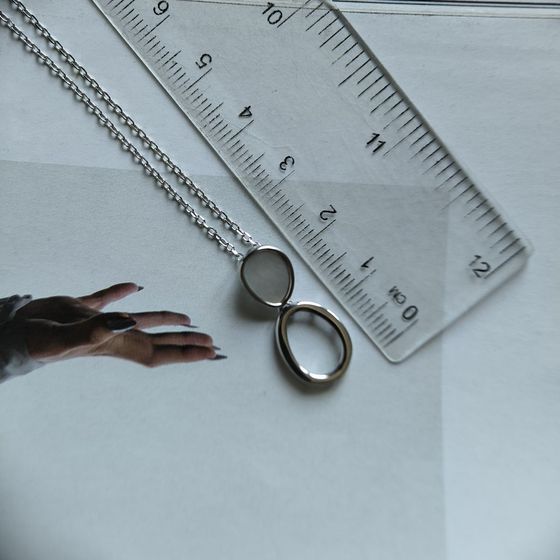 Silver necklace with mother-of-pearl