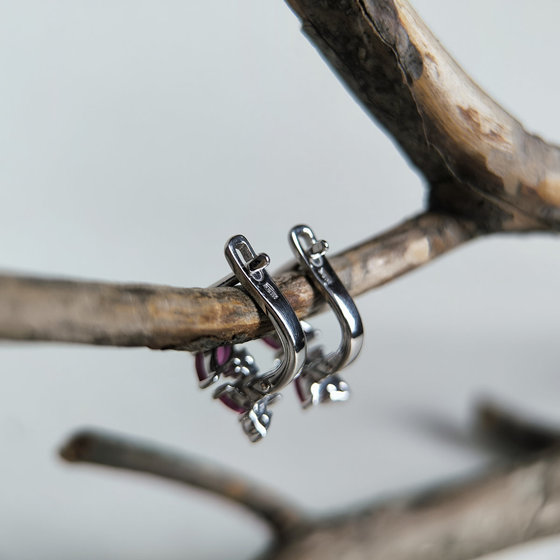 Срібні сережки з рубіном 2.15ct, фіанітами