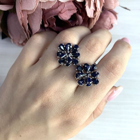 Silver earrings with a 10.003-carat sapphire