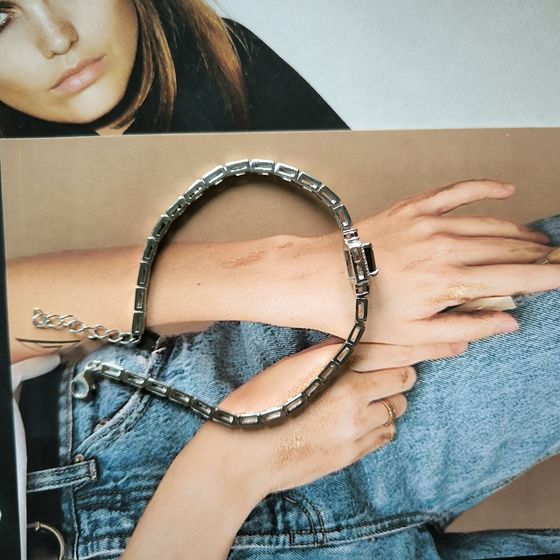 Silver bracelet with a garnet