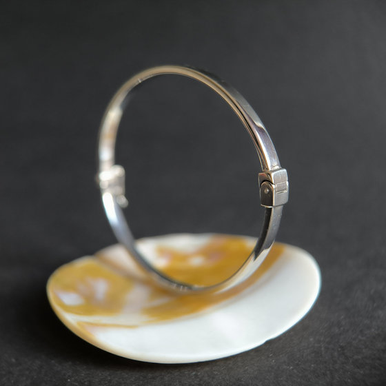 Silver bracelet without stones