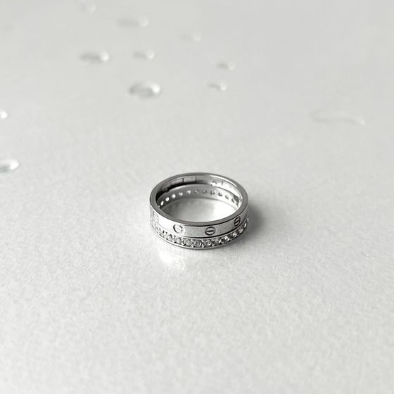 Золота каблучка з фіанітами 0.62ct