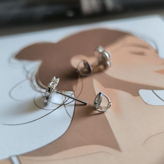 Silver earrings with malachite