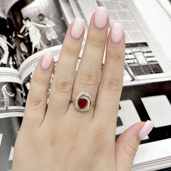 Срібна каблучка з рубіном 2.03ct, фіанітами