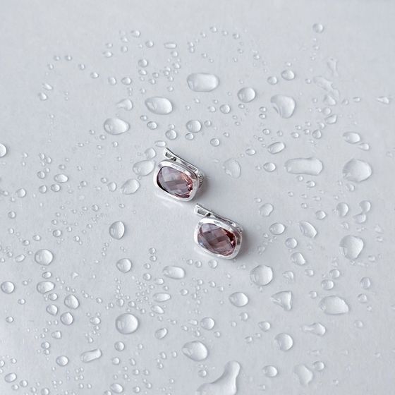 Silver earrings with 5.832 carats of sultanite