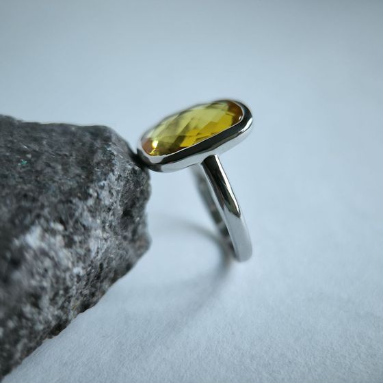Silver ring with citrine nano