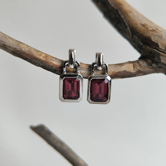 Silver Earrings with Nano Garnet, 2.523 ct