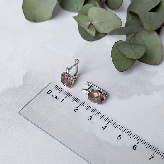 Silver earrings with 5.372 carats of sultanite