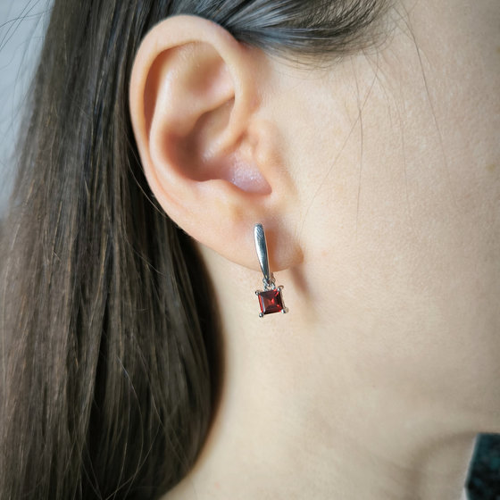 Silver earrings with garnet 1.669ct