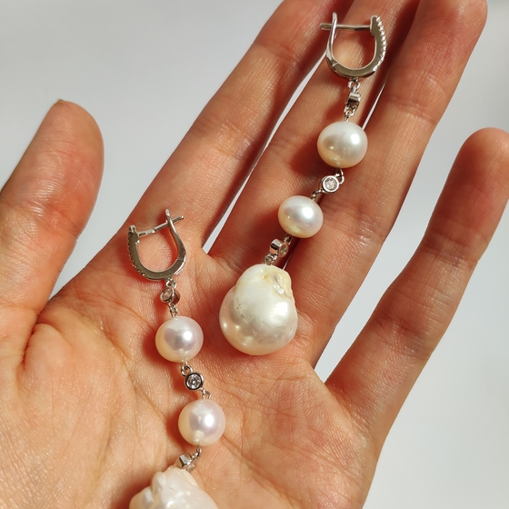 Silver earrings with baroque pearls